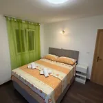 6 Majba Apartment
